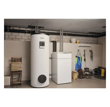 Heizungsanlage mit Vaillant Logo in einem Kellerraum