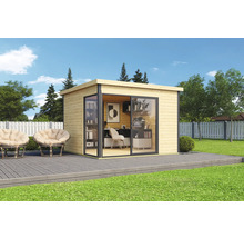 Modernes Gartenhaus mit Schiebetür und zwei Sesseln auf einer Holzterrasse