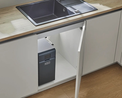 Küche mit Spüle und KEO-System unter der Spüle