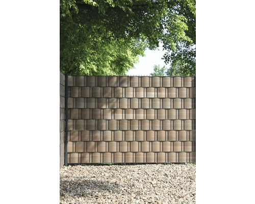 Gartenzaun aus Kunststoffelementen