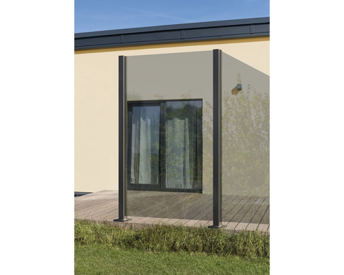 Sichtschutzzaun aus Glas im Außenbereich