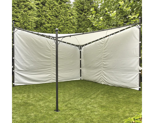 Gartenzelt mit Stoffwänden auf Rasenfläche