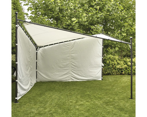 Gartenzelt mit Seitenteilen auf Rasenfläche