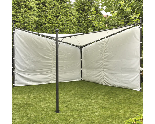 Gartenszene mit Pavillon-Seitenwand zum Schutz der Privatsphäre