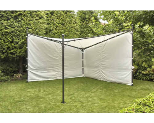 Gartenzelt mit Stoffwänden auf Rasenfläche