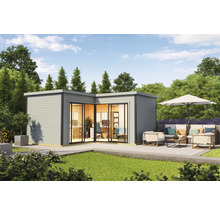 Modernes Gartenbüro mit Glasfront und Terrasse mit Sitzgelegenheit im Grünen.