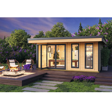 Garten mit Holzgartenhaus, Feuerstelle und Sitzgelegenheiten