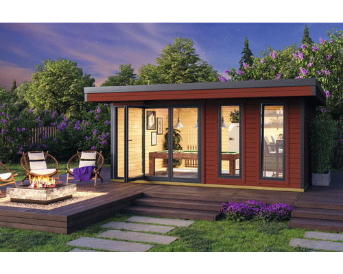 Moderne Gartenlaube mit Feuerstelle und Billardtisch im Inneren, umgeben von üppigem Grün