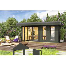 Gartenhaus mit Billardtisch, Feuerstelle und Sitzgelegenheit auf einer Holzterrasse