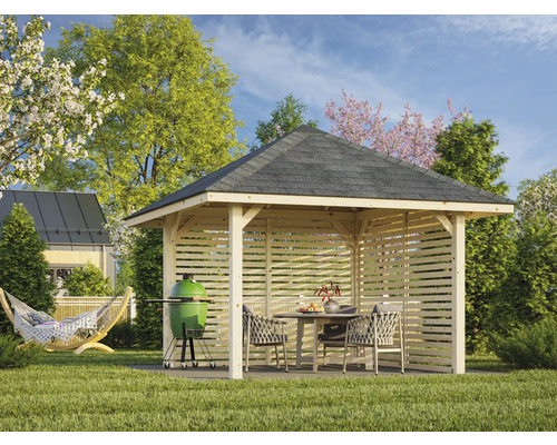 Holzpavillon mit Grill, Tisch und Stühlen im Garten