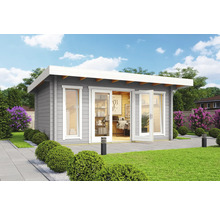 Modernes Gartenhaus mit Terrasse und großen Fenstern für viel Tageslicht.