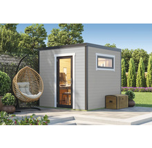 Garten mit modernem Gartenhaus, Hängekorbsessel und Dekoration