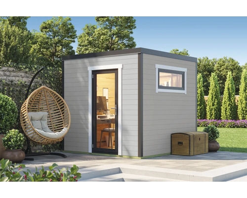 Garten mit modernem Gartenhaus, Hängekorbsessel und Dekoration