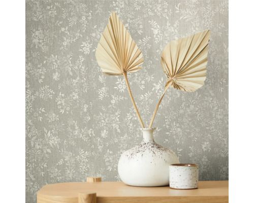 Tapete mit floralem Muster in einem Raum