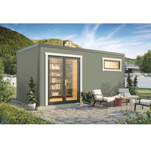 Modernes Gartenhaus mit Doppeltür und Fenster, umgeben von einer Terrasse mit Gartenmöbeln.