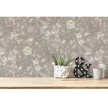 Tapete mit Blumenmuster in einem Raum