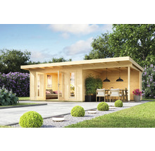 Holzgartenhaus mit überdachter Terrasse, Gartenmöbeln und Bepflanzung
