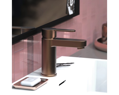 Waschtischarmatur auf einem Waschtisch im Badezimmer