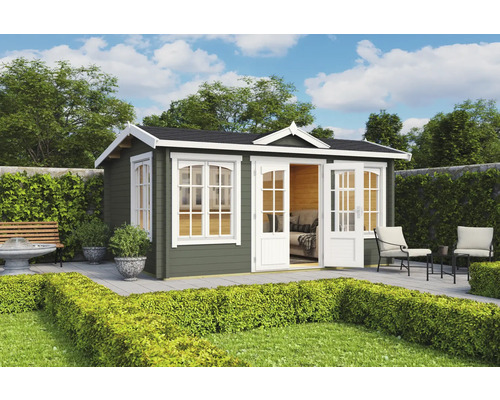 Gartenhaus aus Holz mit Fenstern und Doppeltür im Garten