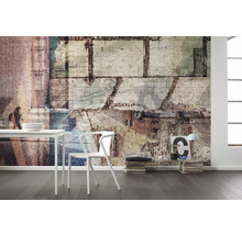 Wandgestaltung mit Fototapete im urbanen Stil, kombiniert mit weißen Möbeln und Dekoration