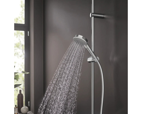 Handbrause mit Brauseschlauch und Wasserstrahl