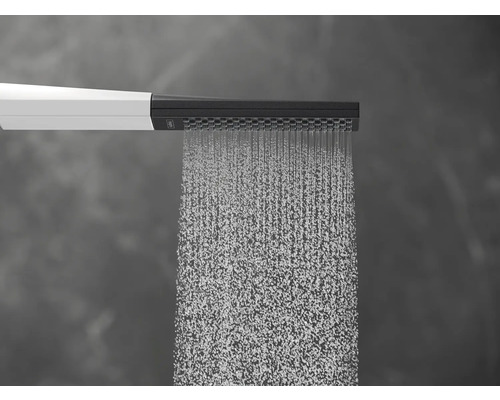 Funktionierende Duschbrause im Badezimmer