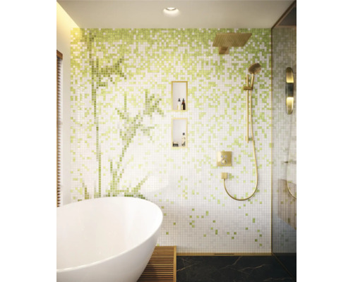Badezimmer mit Badewanne, Dusche und Mosaikwandgestaltung
