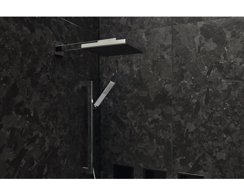 Regendusche und Handbrause im Badezimmer