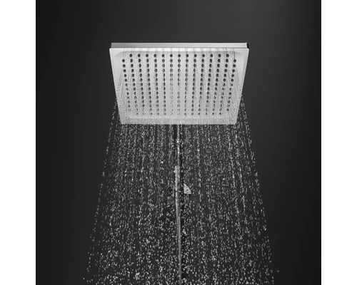 Quadratischer Duschkopf mit Wasserstrahl