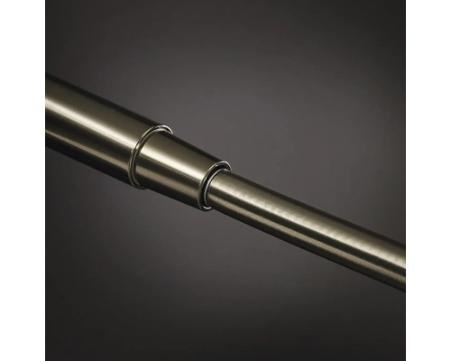 Metallische Duschstange im Detail