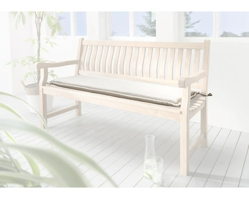 Gartenbank aus Holz mit Sitzkissen