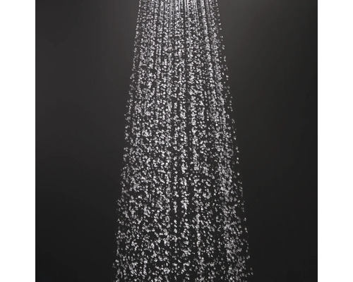 Fließendes Wasser aus einem Duschkopf