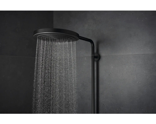 Regendusche mit Wasserstrahl