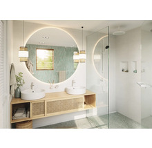 Badezimmer mit Doppelwaschtisch, runden Spiegeln mit Beleuchtung und Dusche mit Glaswand