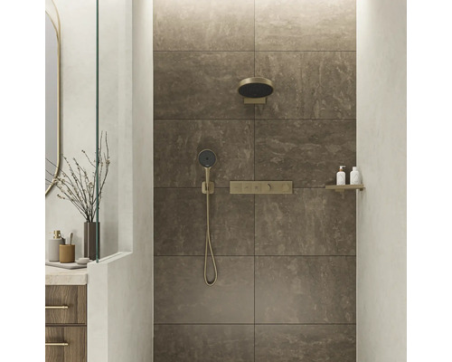 Begehbare Dusche mit Kopfbrause, Handbrause und Ablage