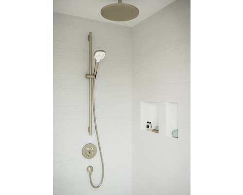 Duschbereich mit Kopfbrause, Handbrause und Thermostatmischer