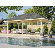 Holzpavillon mit Möbeln und Pool im Garten