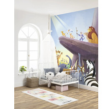 Kinderzimmer mit Wandbild, Kinderbett und Spielteppich