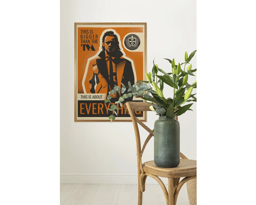 Gerahmtes Loki-Poster mit dem Schriftzug Dies ist größer als die TVA. Dies ist über Alles.