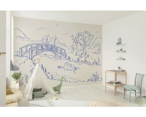 Hell gestalteter Raum mit Zelt, Kinderzimmer-Dekoration und Wandbild mit Brücke und See