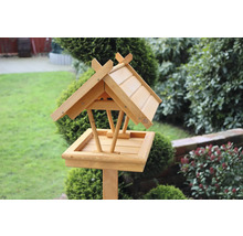 Vogelhaus aus Holz im Garten