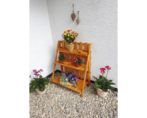 Holz Pflanzenregal mit drei Ebenen und Blumendekoration im Außenbereich