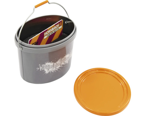 Eimer aus Kunststoff mit Deckel und Henkel