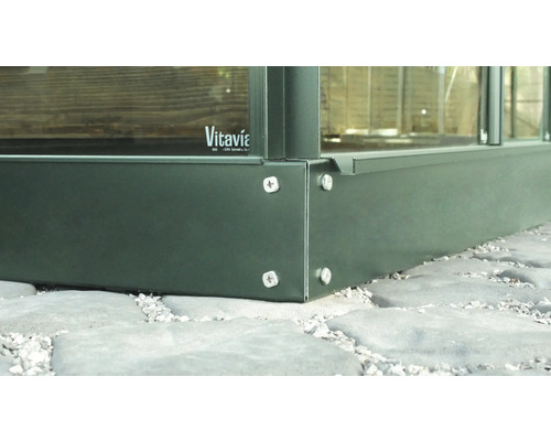 Detailansicht des Fundaments eines Gewächshauses von Vitavia.