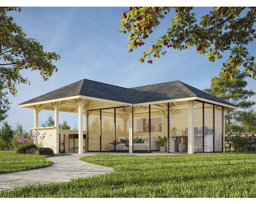Außenansicht eines Holzpavillons mit Glaswänden und schwarzem Dach in einem Garten.