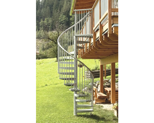 Metallwendeltreppe im Außenbereich