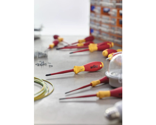 Mehrere Wiha Schraubendreher auf einer Werkbank