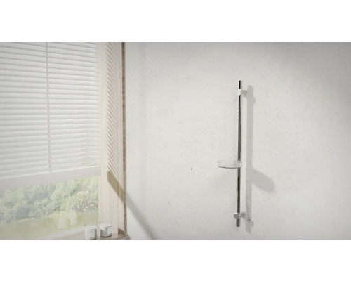 Duschstange mit Ablage an der Wand
