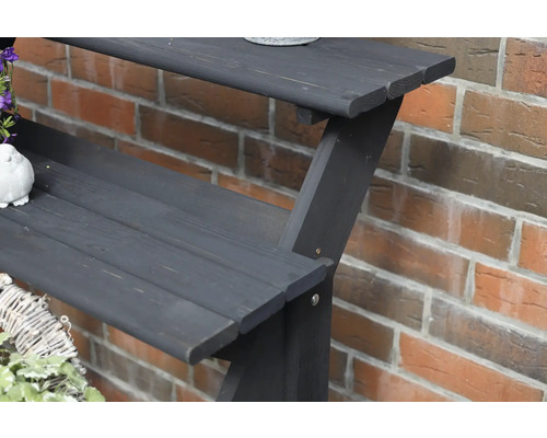 Blumenregal aus Holz mit drei Ablageflächen