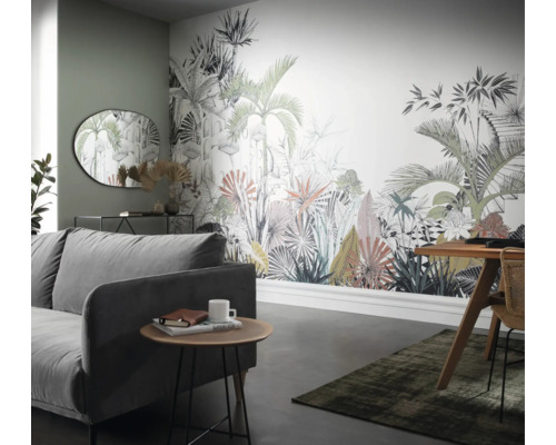 Wohnzimmer mit tropischer Pflanzen Fototapete, Sofa, Tisch und Spiegel